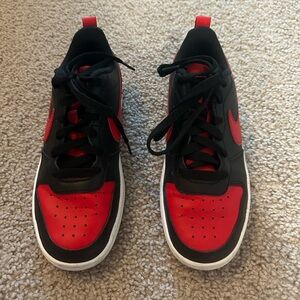 Youth Nike shoes size 4